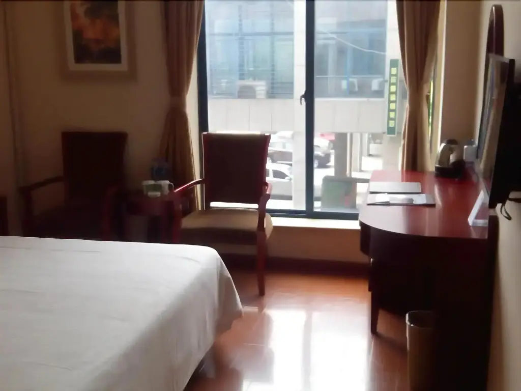 Цзясинь: GreenTree Inn Jiaxing Pinghu Zhapu Jiulong Mountain Express  Hotel
