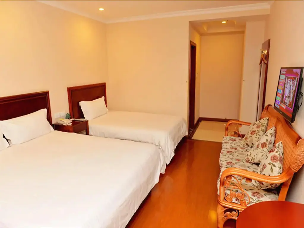 Цзясинь: GreenTree Inn Jiaxing Pinghu Zhapu Jiulong Mountain Express  Hotel