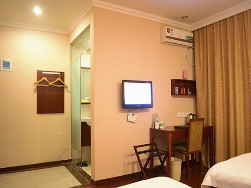 Greentree Inn Zhejiang Ningbo East Bus Station Express Hotel — фото 1