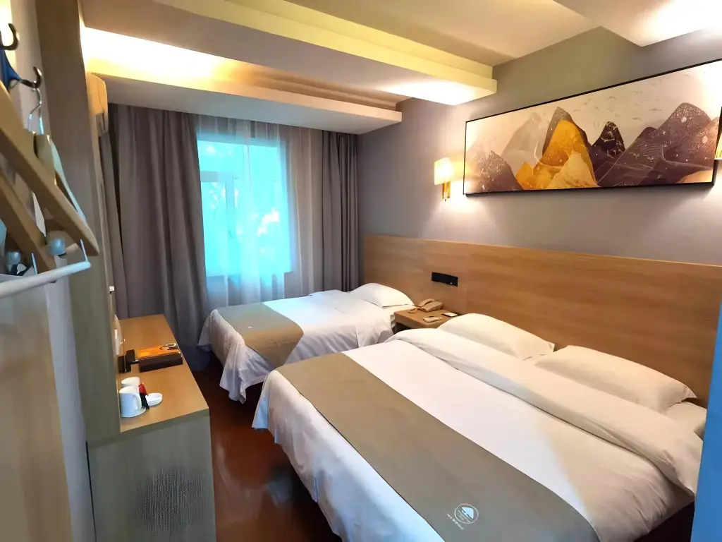Чунцин: GreenTree Inn Chongqing Shiqiaopu Computer City Light Rail Stine Express Hotel