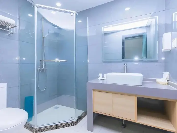 Чунцин: GreenTree Inn Chongqing Shiqiaopu Computer City Light Rail Stine Express Hotel