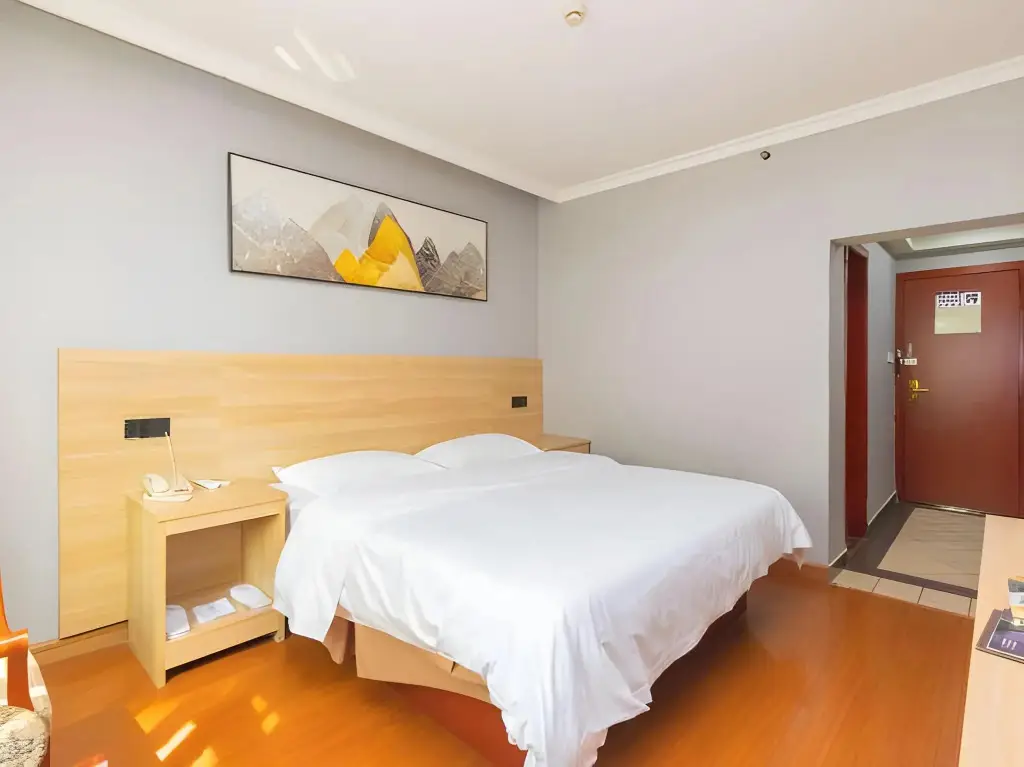 Чунцин: GreenTree Inn Chongqing Shiqiaopu Computer City Light Rail Stine Express Hotel