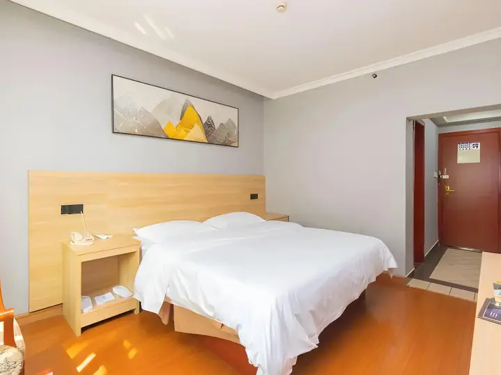 Чунцин: GreenTree Inn Chongqing Shiqiaopu Computer City Light Rail Stine Express Hotel