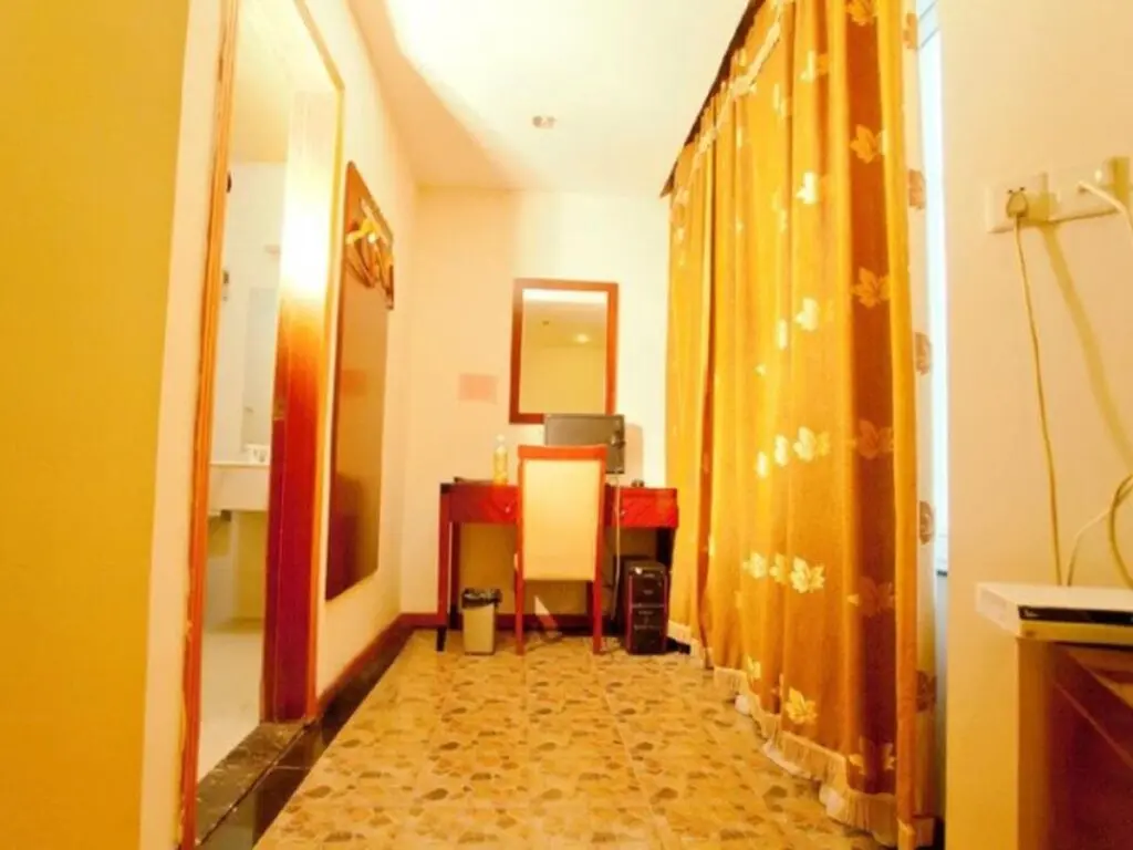 Нанкин: GreenTree Alliance Nanjing HanzhonGMEn Subway Station Hotel
