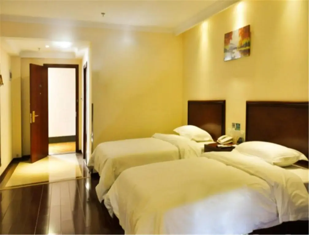 Чэндэ: GreenTree Inn Chengde Railway Station Southeast Chengde Century City Business Hotel