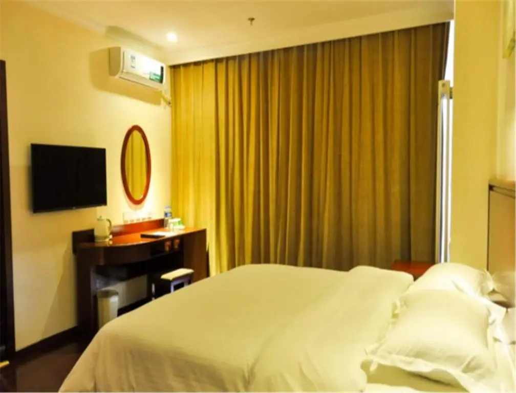 Чэндэ: GreenTree Inn Chengde Railway Station Southeast Chengde Century City Business Hotel