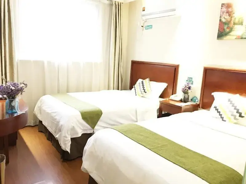 Шанхай: GreenTree Inn Shanghai Xintiandi Laoximen Subway Station Shell Hotel