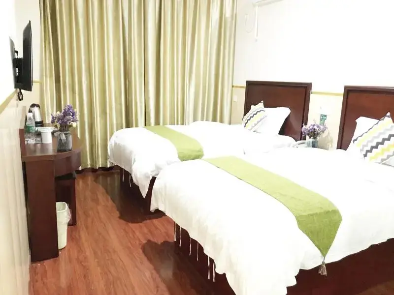 Шанхай: GreenTree Inn Shanghai Xintiandi Laoximen Subway Station Shell Hotel