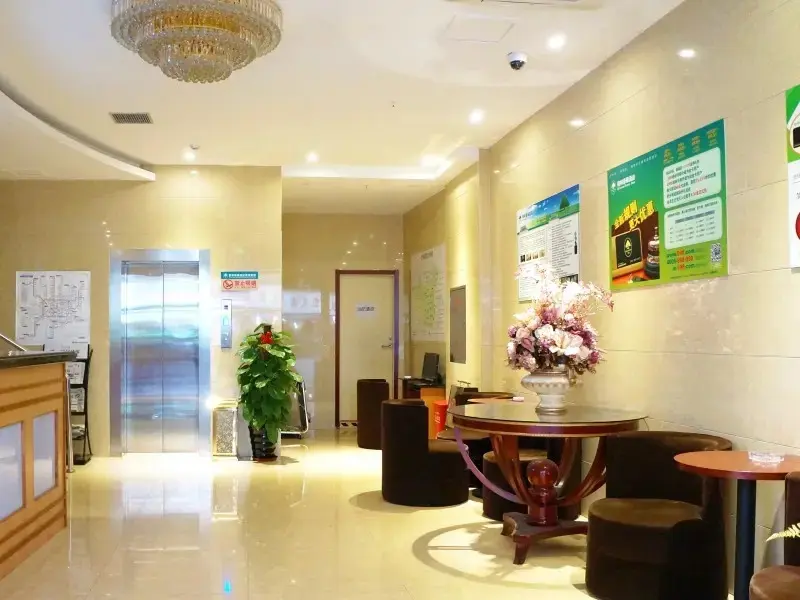 Шанхай: GreenTree Inn Shanghai Xintiandi Laoximen Subway Station Shell Hotel