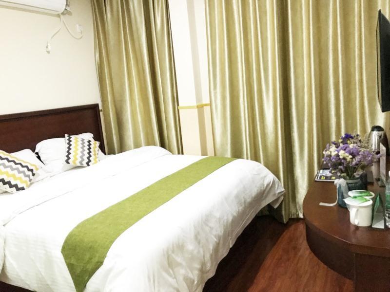 Шанхай: GreenTree Inn Shanghai Xintiandi Laoximen Subway Station Shell Hotel
