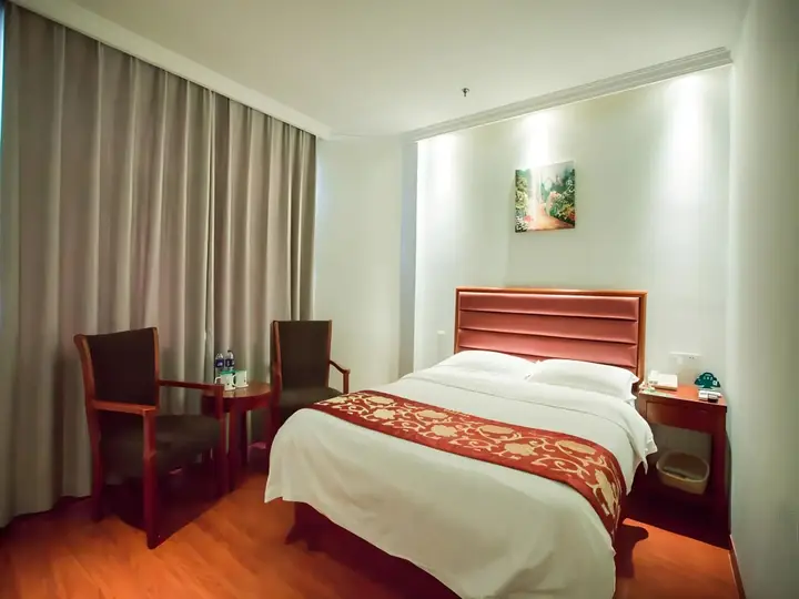 Шанхай: GreenTree Inn Shanghai FTA Waigaoqiao Free Trade Zone North Subway Station Shell Hotel
