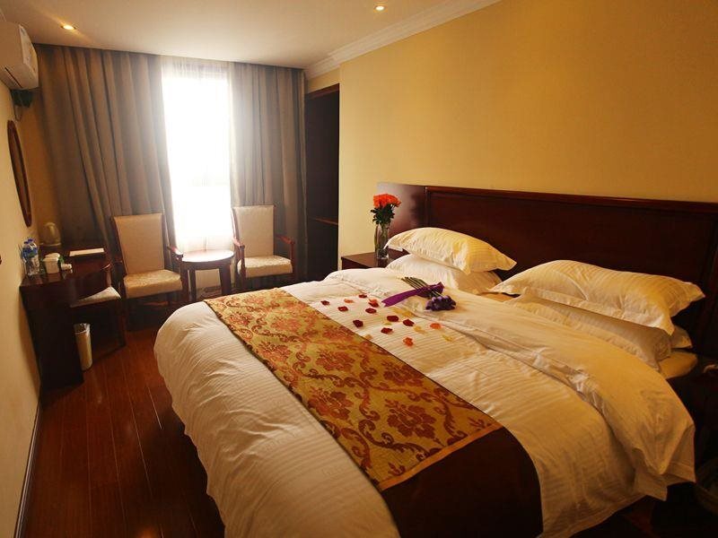 Шанхай: GreenTree Inn Shanghai Zhujing Town Donglin Temple Scenic Spot Jiankang Road Business Hotel