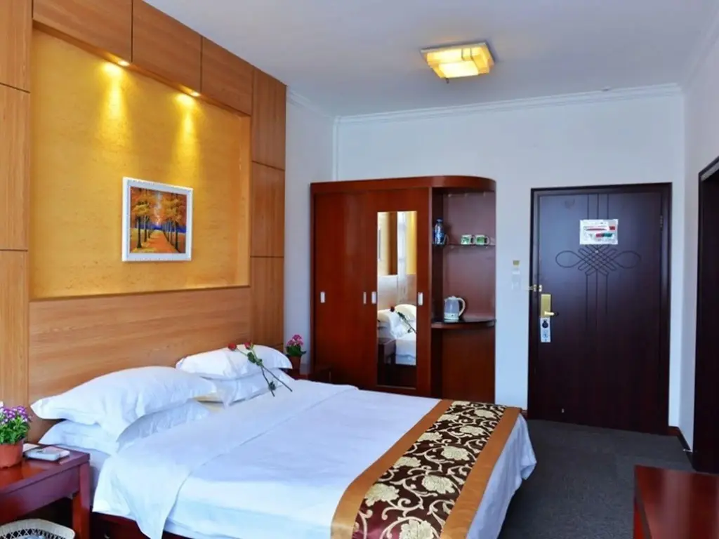 Шанхай: GreenTree Alliance Shanghai ChongMing BaYi Road Walking Street Hotel