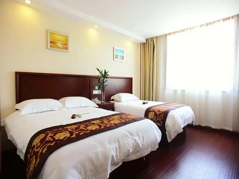 Шанхай: GreenTree Inn PuDong Disney Resort Airport Town Express Hotel