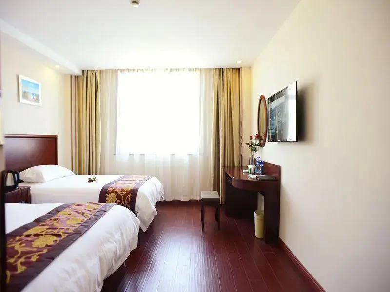 Шанхай: GreenTree Inn PuDong Disney Resort Airport Town Express Hotel