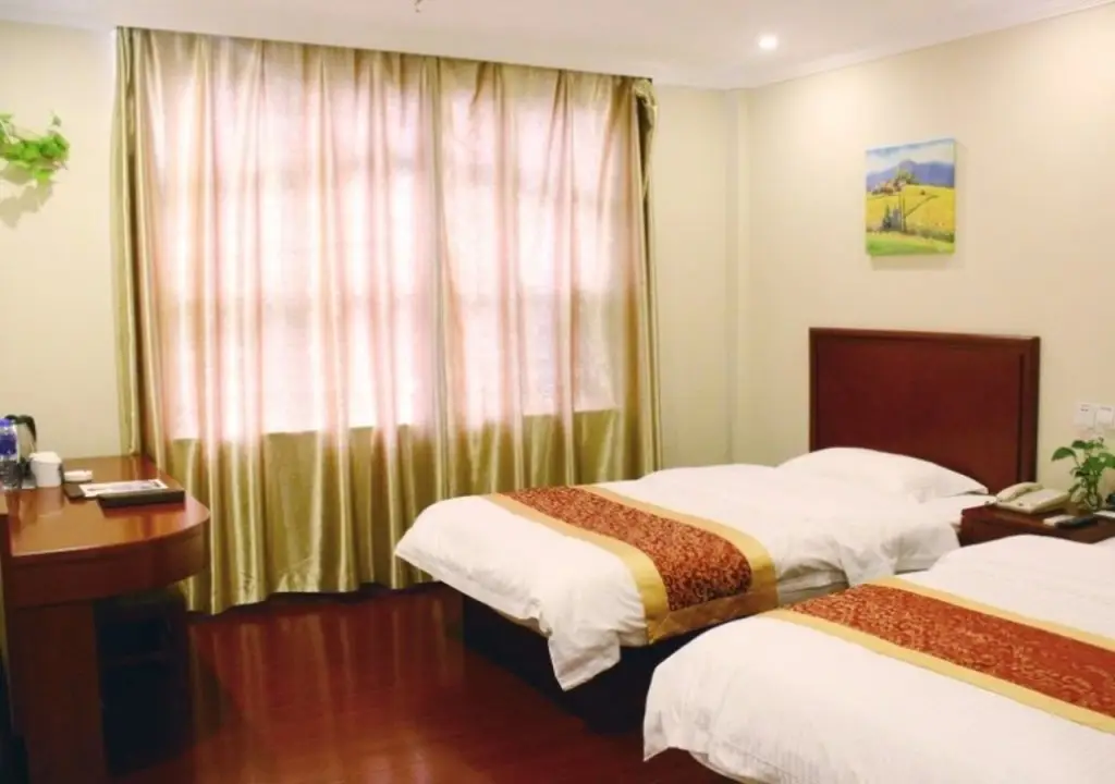 Шанхай: GreenTree Inn Shanghai MinHang ZhuanQiao Subway Station East ZhuanXing Road Shell Hotel