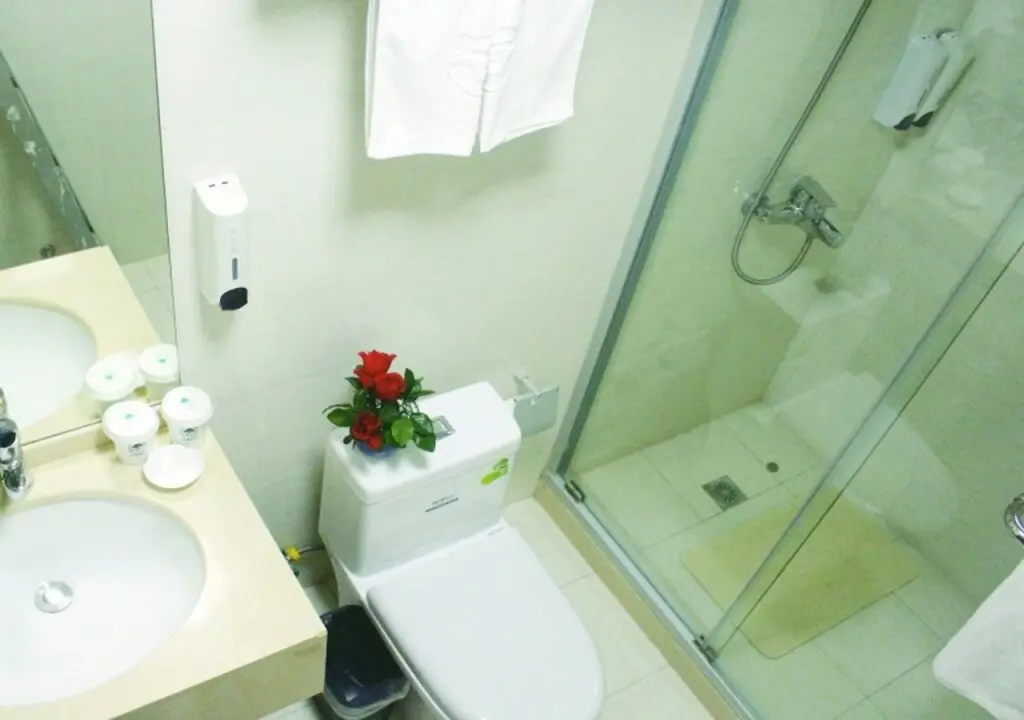 Шанхай: GreenTree Inn Shanghai MinHang ZhuanQiao Subway Station East ZhuanXing Road Shell Hotel