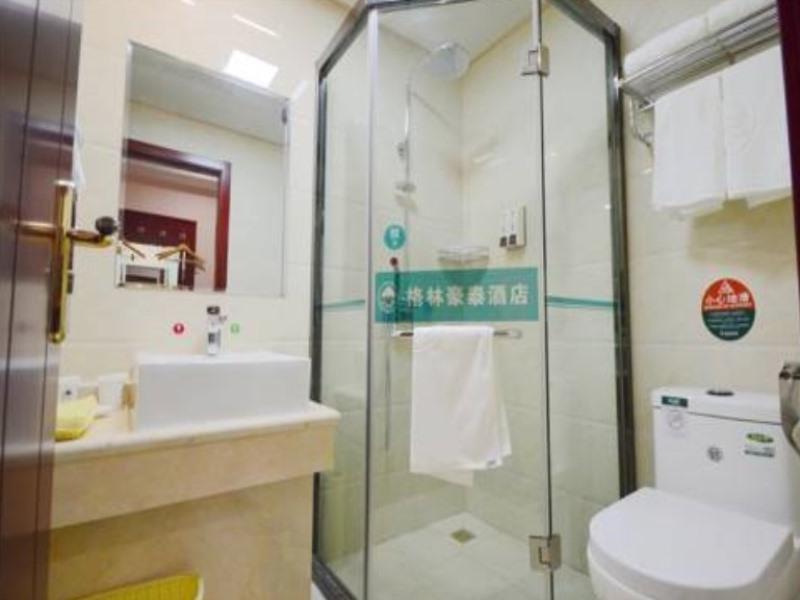 Шанхай: GreenTree Inn Shanghai MinHang ZhuanQiao Subway Station East ZhuanXing Road Shell Hotel