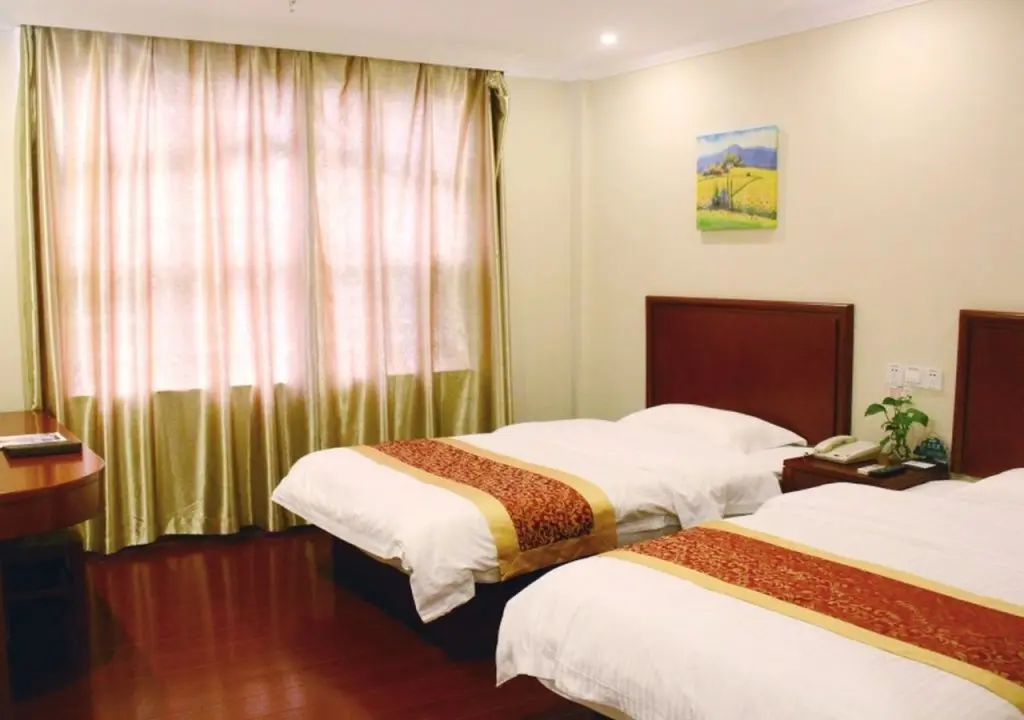 Шанхай: GreenTree Inn Shanghai MinHang ZhuanQiao Subway Station East ZhuanXing Road Shell Hotel