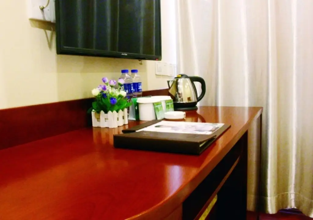 Шанхай: GreenTree Inn Shanghai MinHang ZhuanQiao Subway Station East ZhuanXing Road Shell Hotel