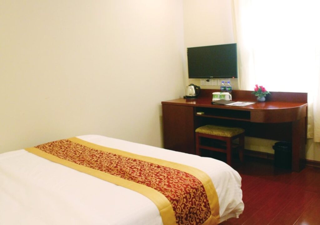 Шанхай: GreenTree Inn Shanghai MinHang ZhuanQiao Subway Station East ZhuanXing Road Shell Hotel