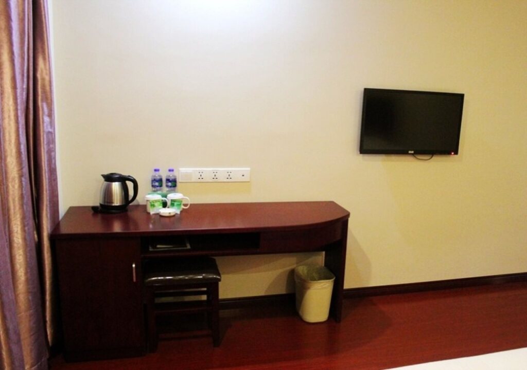 Шанхай: GreenTree Inn Shanghai Pudong Airport Yanchao Highway Hotel