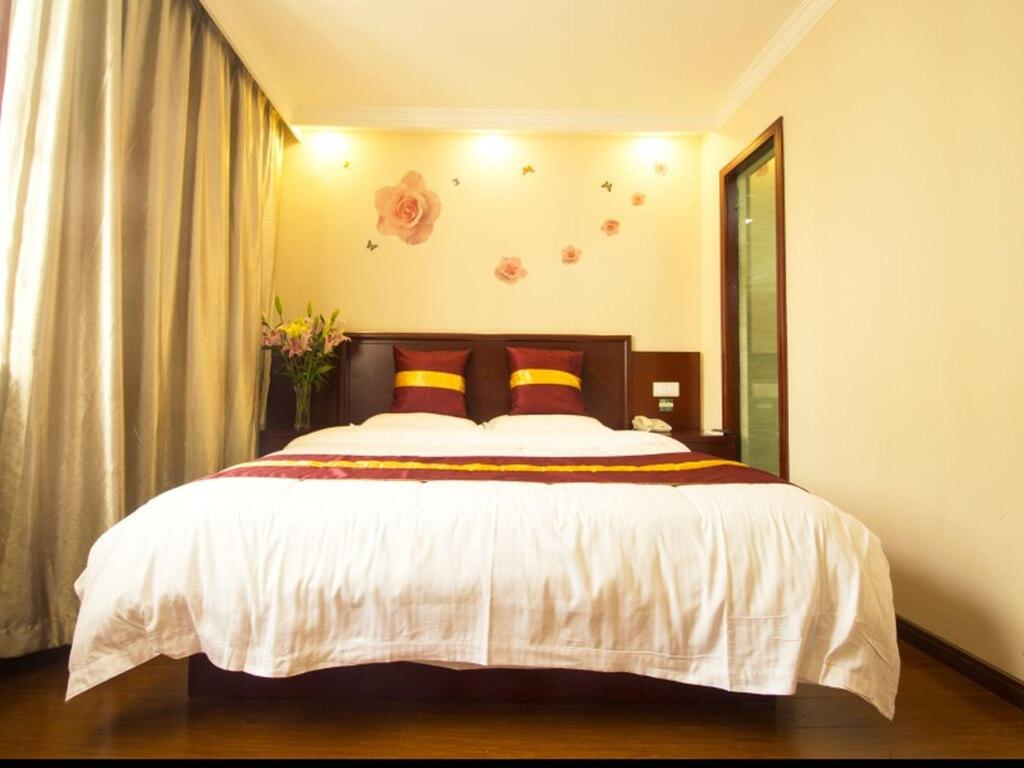 Шанхай: GreenTree Inn Shanghai Pudong Expo YangSi Metro Station YangXin Road Shell Hotel