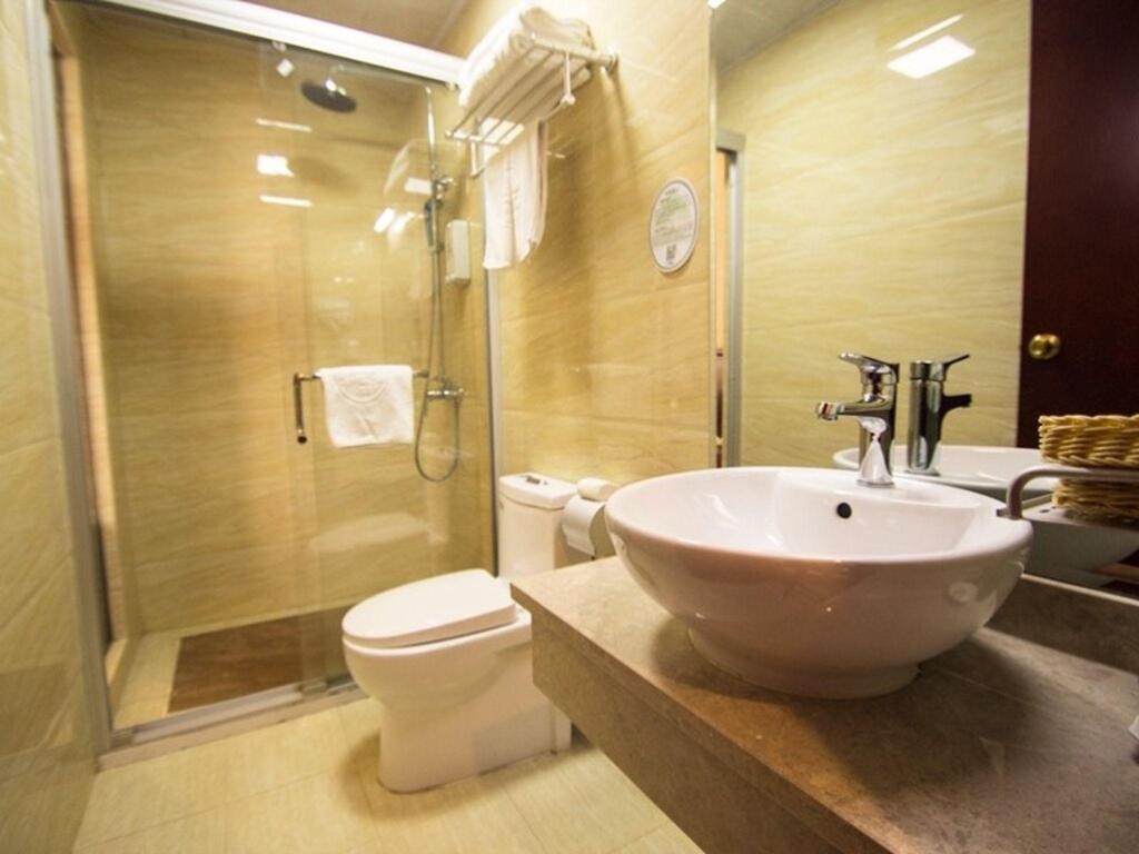Шанхай: GreenTree Inn Shanghai Pudong Expo YangSi Metro Station YangXin Road Shell Hotel