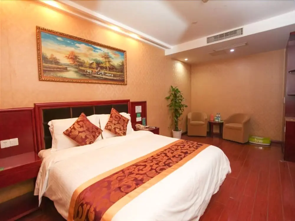 Шанхай: GreenTree Inn Shanghai Songjiang Dongjing Tongle Road Happy Valley Bus