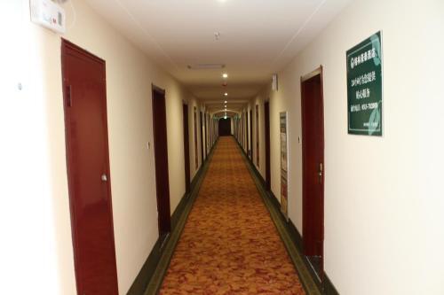 Шанхай: GreenTree Inn Shanghai Songjiang Dongjing Tongle Road Happy Valley Bus