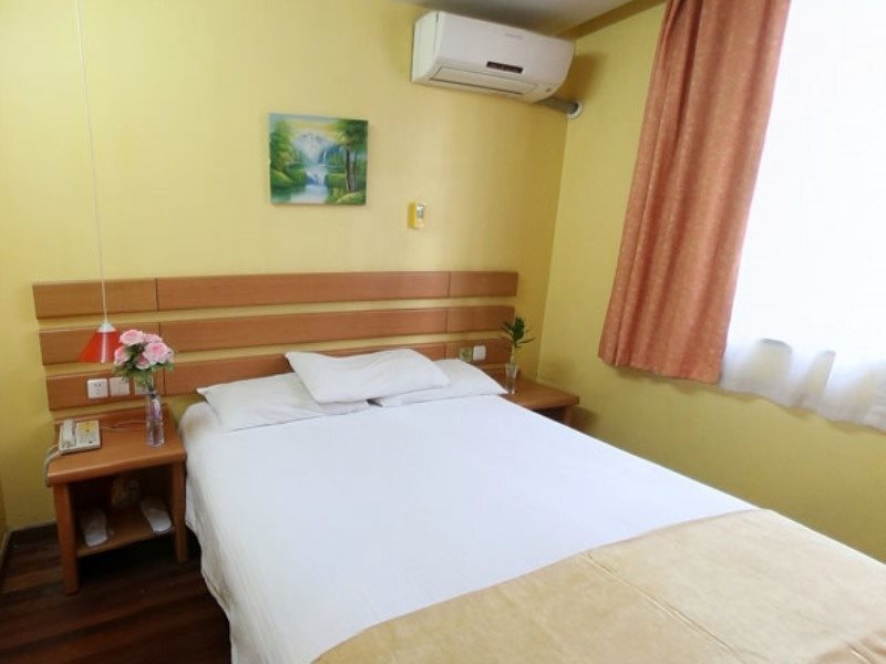 Шанхай: GreenTree Inn ShangHai Jingan District Middle YanChang Road HuTai Road Express Hotel