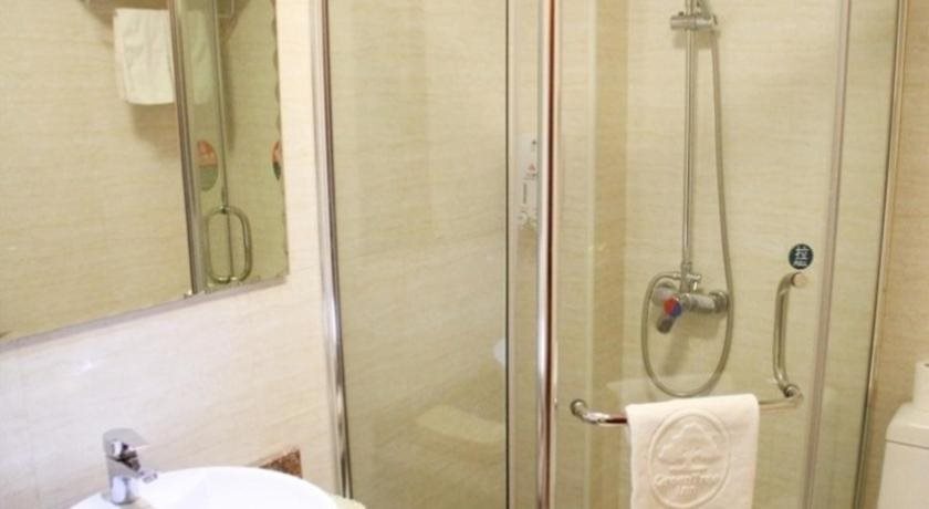 Шанхай: GreenTree Inn ShangHai Jingan District Middle YanChang Road HuTai Road Express Hotel