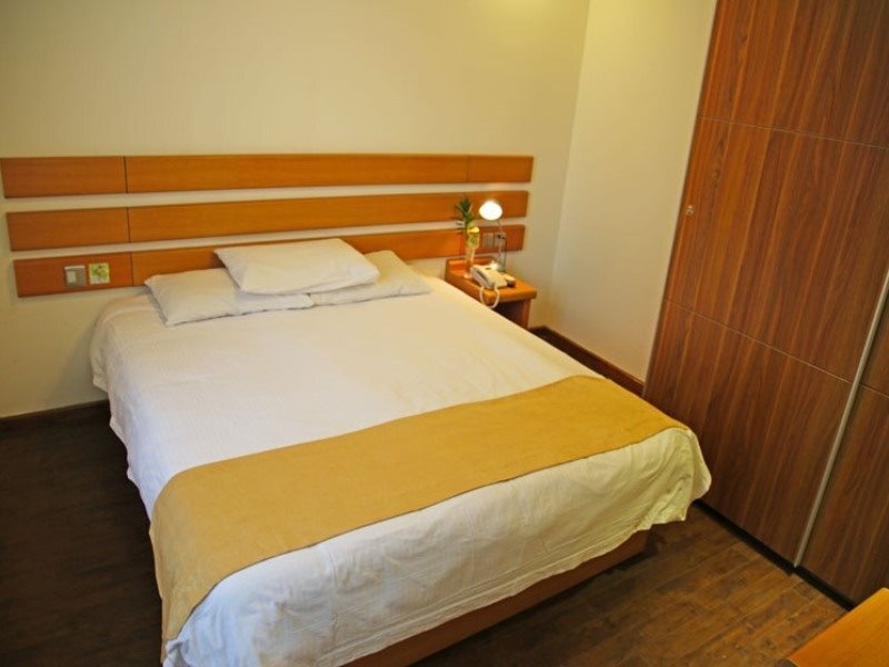 Шанхай: GreenTree Inn ShangHai Jingan District Middle YanChang Road HuTai Road Express Hotel