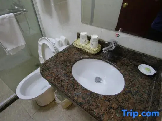Шанхай: GreenTree Inn Shanghai Hongqiao Airport Huqingping Highway Shell Hotel