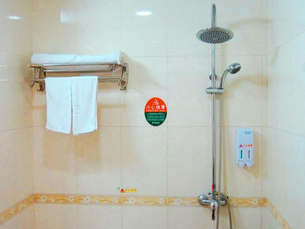 Тяньцзинь: GreenTree Inn TianJin JinNan ShuangLin Metro Station Express Hotel
