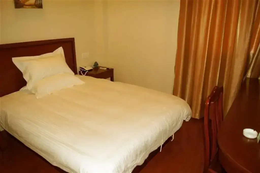 Шанхай: GreenTree Inn Shanghai National Convention Center Beiqing Road Fengzhong Road Shell Hotel