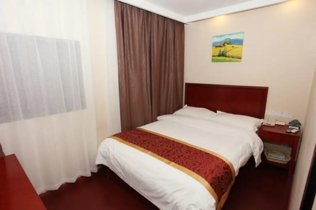 Шанхай: GreenTree Inn Shanghai National Convention Center Beiqing Road Fengzhong Road Shell Hotel
