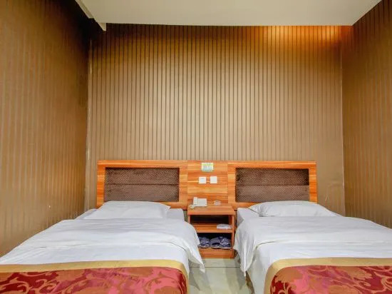 Дацин: Daqing Zhichingchun Holiday Hotel (Baicheng Railway Station)