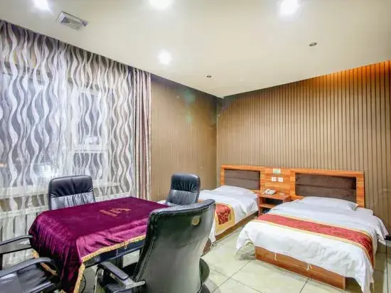 Дацин: Daqing Zhichingchun Holiday Hotel (Baicheng Railway Station)