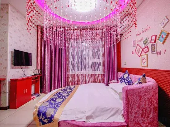 Дацин: Daqing Zhichingchun Holiday Hotel (Baicheng Railway Station)