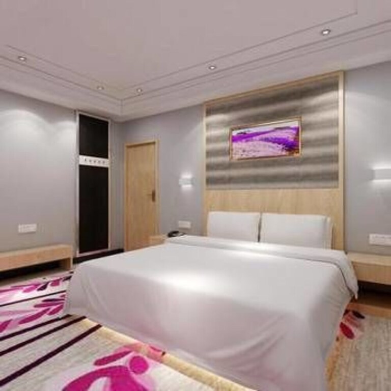 Ухань: V9 Holiday Inn (Wuhan Wansongyuan Food Street)