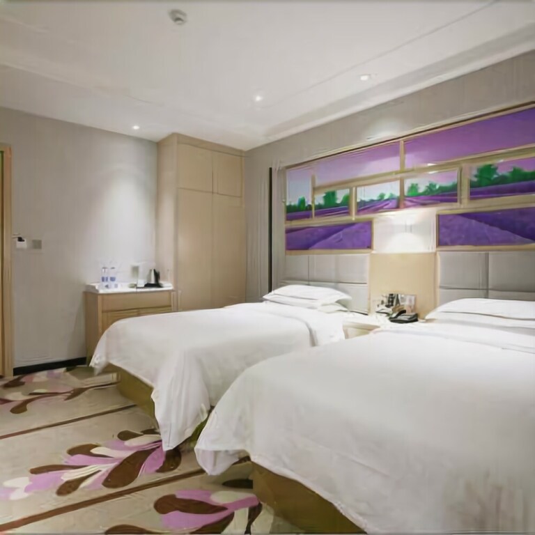 Ухань: V9 Holiday Inn (Wuhan Wansongyuan Food Street)