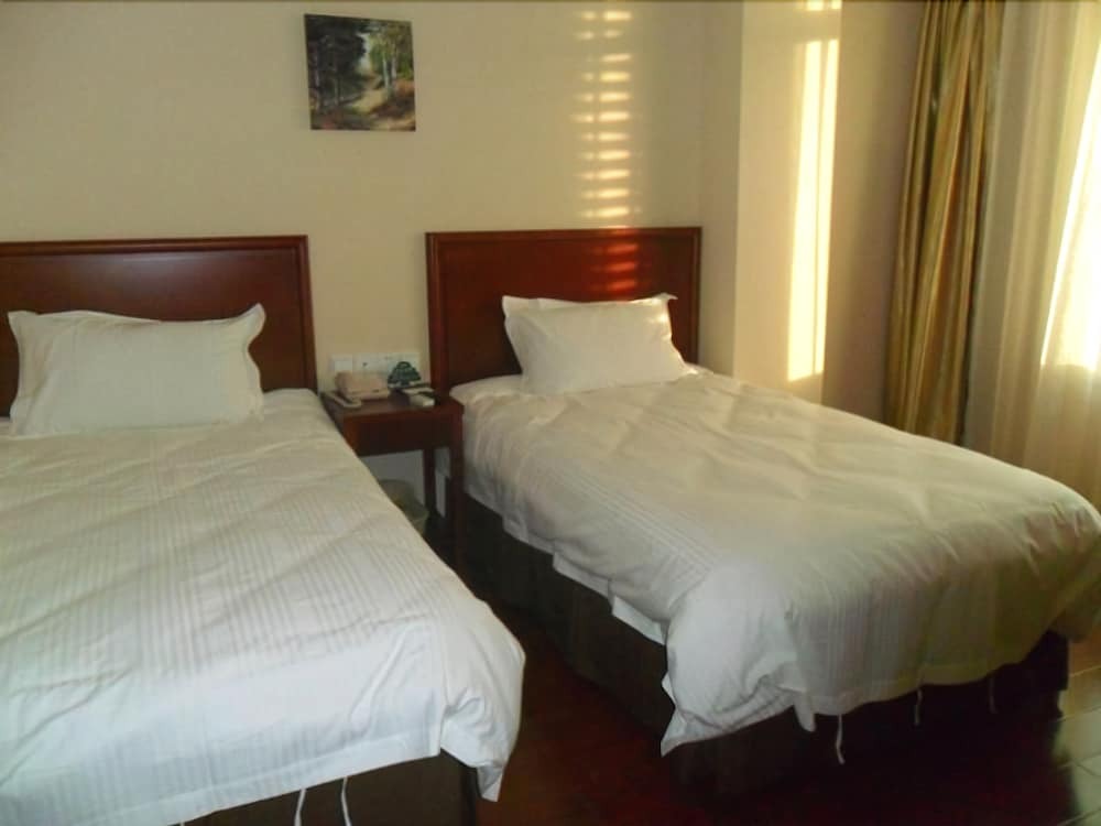 Тяньцзинь: GreenTree Inn Tianjin Wuqing Jingbin Industrial Park Chengwang Road Express Hotel