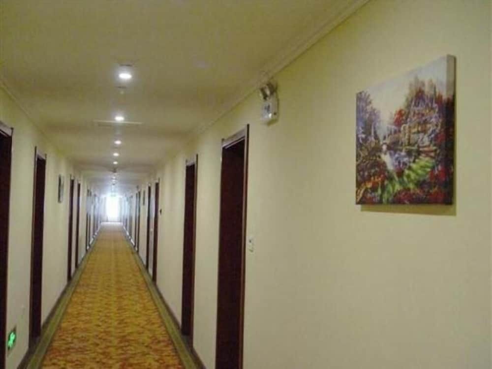 Тяньцзинь: GreenTree Inn Tianjin Wuqing Jingbin Industrial Park Chengwang Road Express Hotel