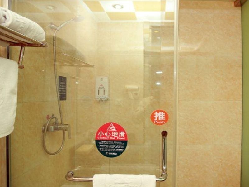Тяньцзинь: GreenTree Inn Tianjin Jinnan Shuanggang Lishuang Road Shell Hotel