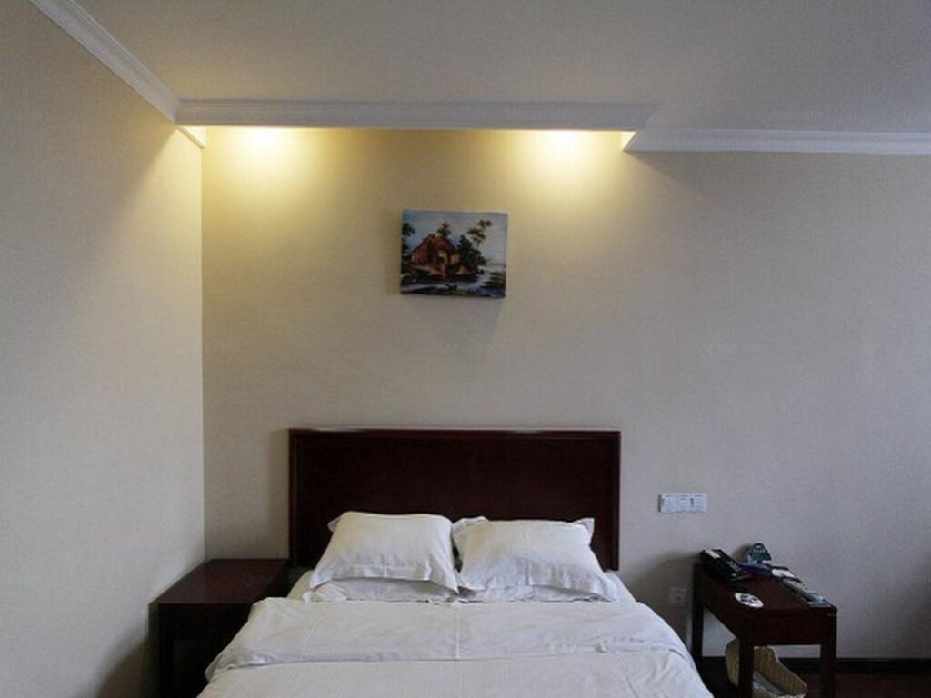 Чунцин: GreenTree Inn ChongQing Yuzhong LiangLuKou Subway Station Express Hotel