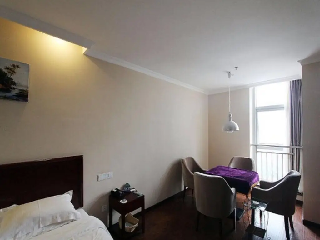 Чунцин: GreenTree Inn ChongQing Yuzhong LiangLuKou Subway Station Express Hotel