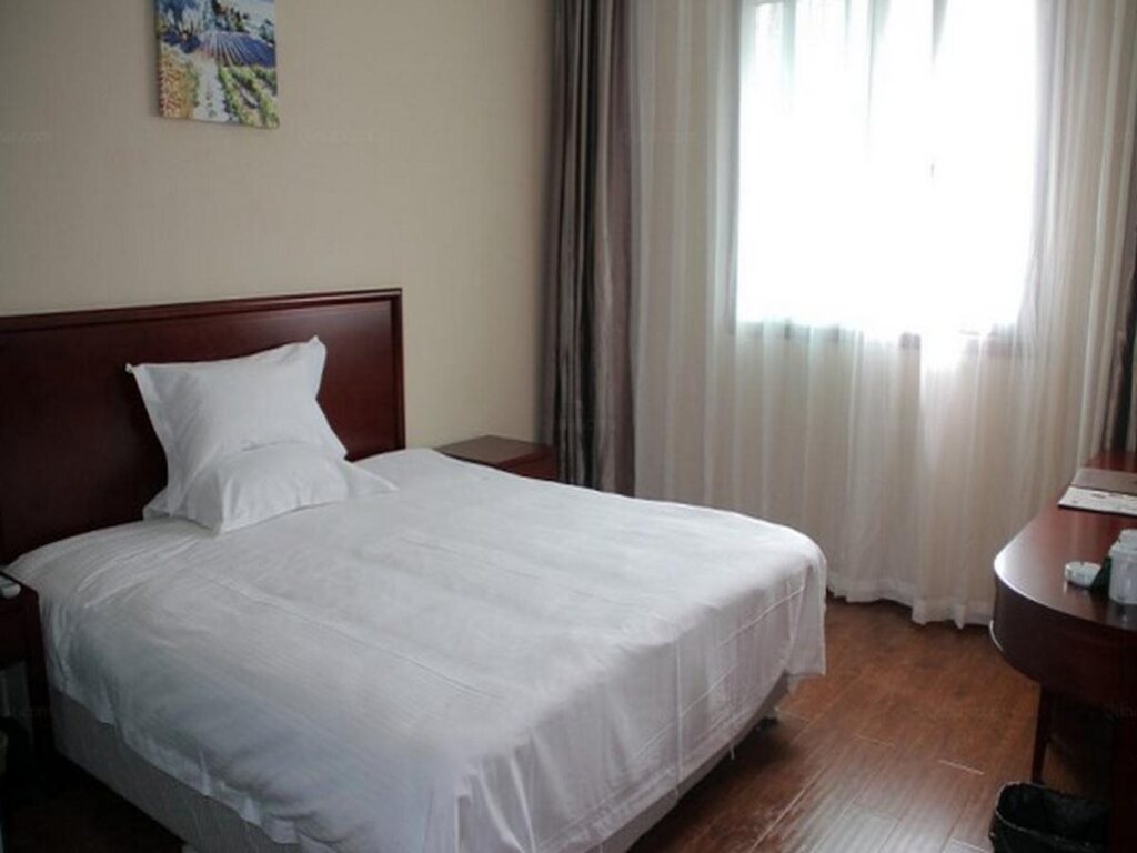 Чунцин: GreenTree Inn ChongQing Yuzhong LiangLuKou Subway Station Express Hotel