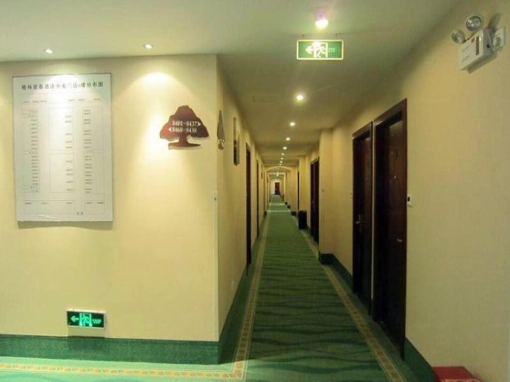 Нанкин: GreenTree Inn Nanjing ZhonGYAnGMEn Railway Station Express Hotel