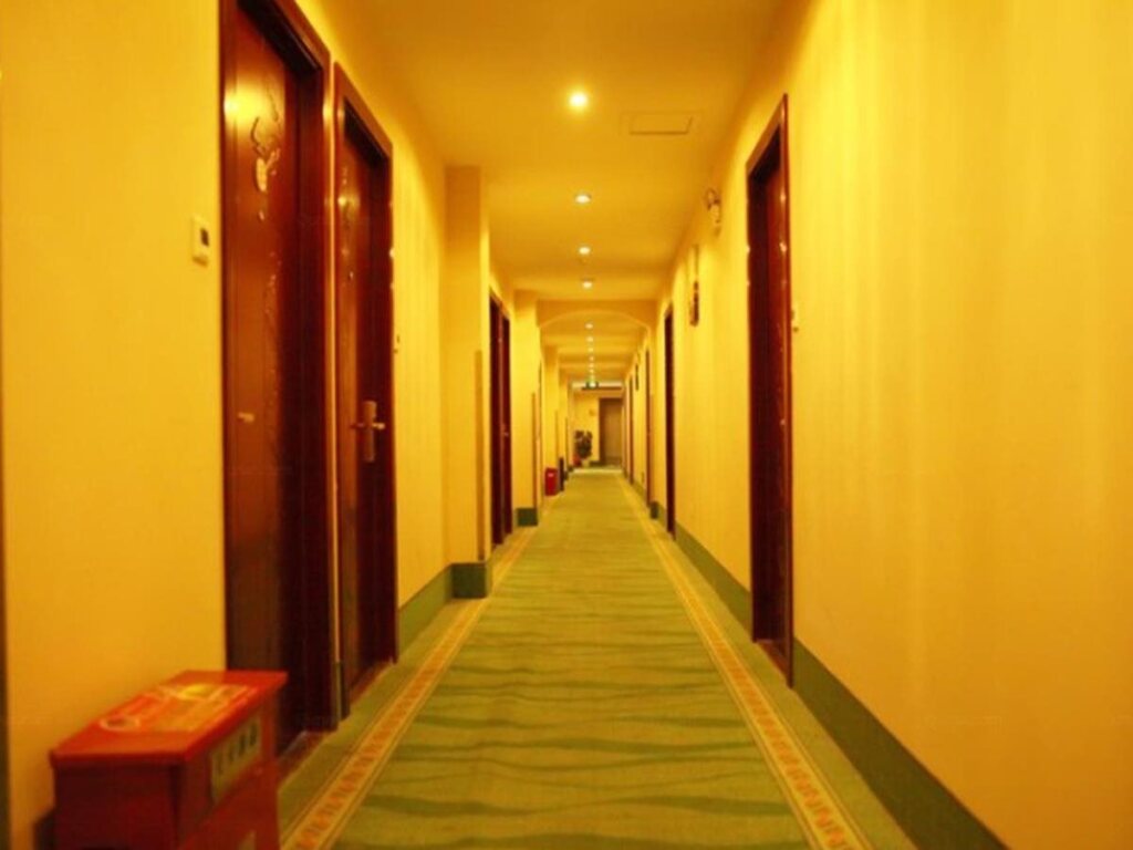 Нанкин: GreenTree Inn Nanjing ZhonGYAnGMEn Railway Station Express Hotel